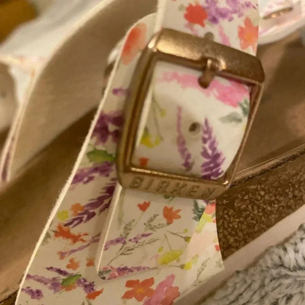 Birkenstock Gizeh vegan leather floral print sandals size 37. - Picture 5 of 8